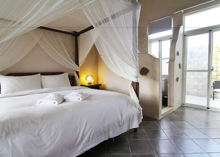 Δωμάτια σε οικογενειακή κατοικία West Old House Kenting